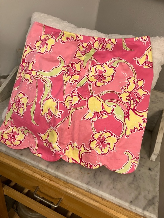 Lilly Pulitzer Dresses & Skirts - Lilly Pulitzer Pink Floral Mini Skirt with Yellow Accents Cute Scalloped Bottom!